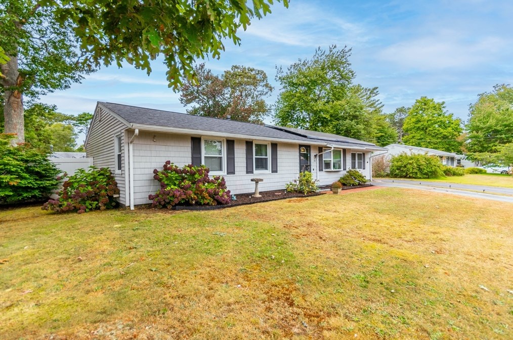 20 Camardo Dr, Wareham, MA 02571-1870