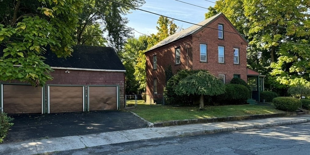 46 Clifford St, Easthampton, MA 01027