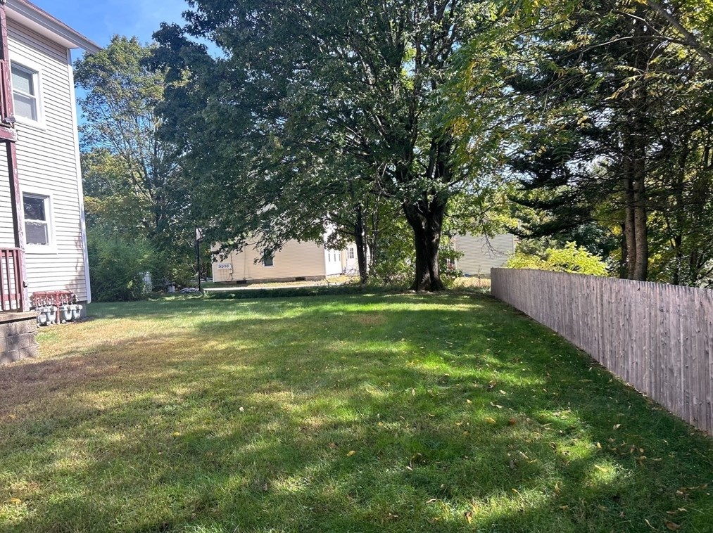 45 Chase Ave, Dudley, MA 01571 exterior