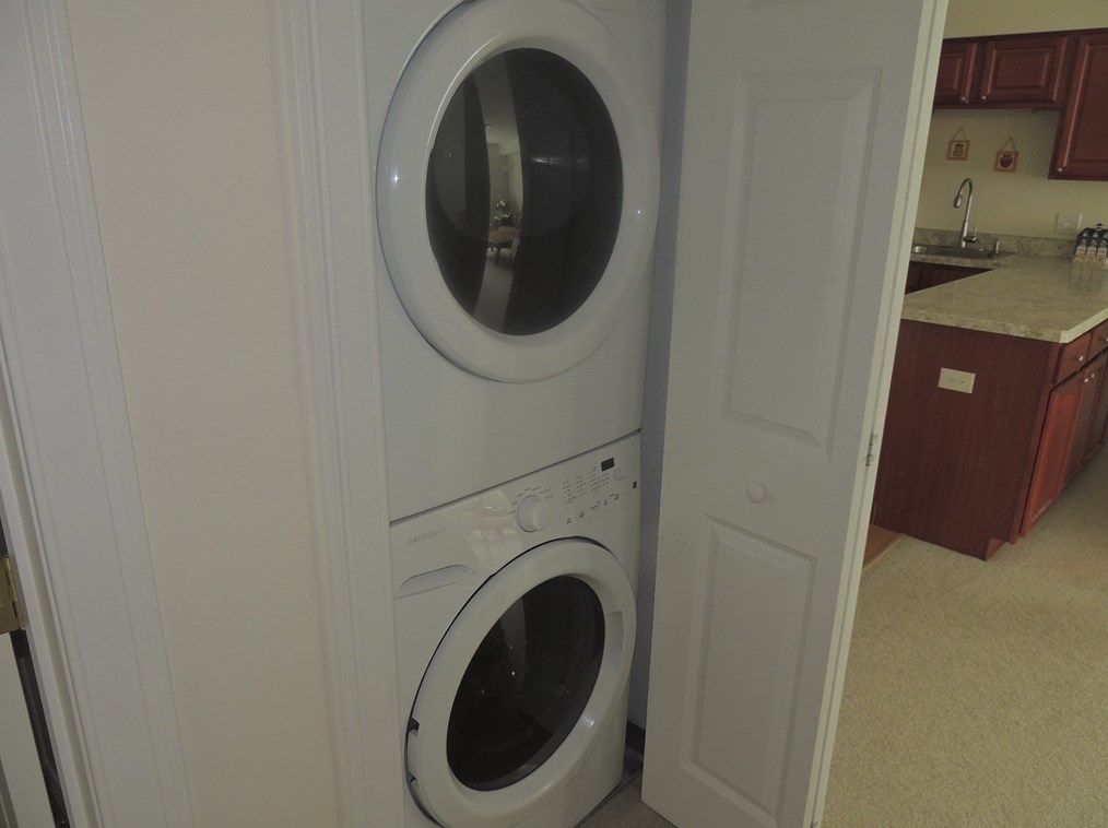 27 Green Leaves Dr, Amherst MA 01002 exterior