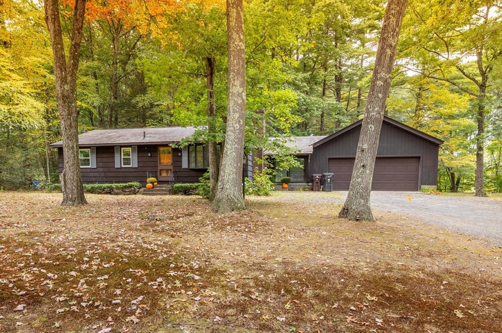 33 Wood Rd, Montgomery, MA 01085