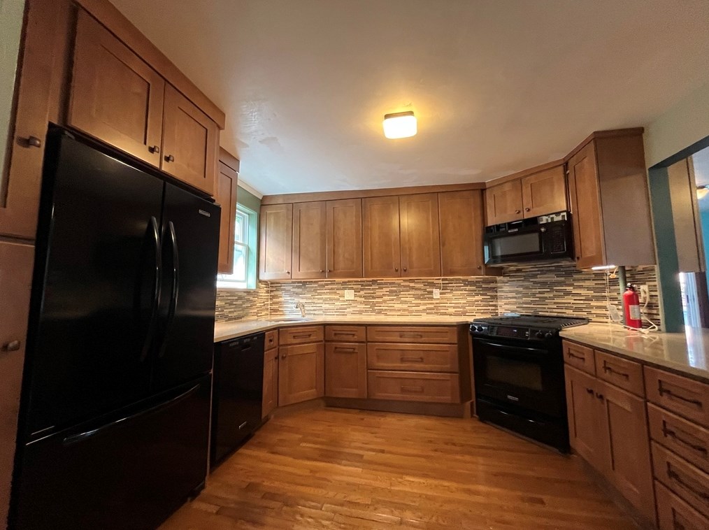 27 Wendell St #2, Cambridge, MA 02138