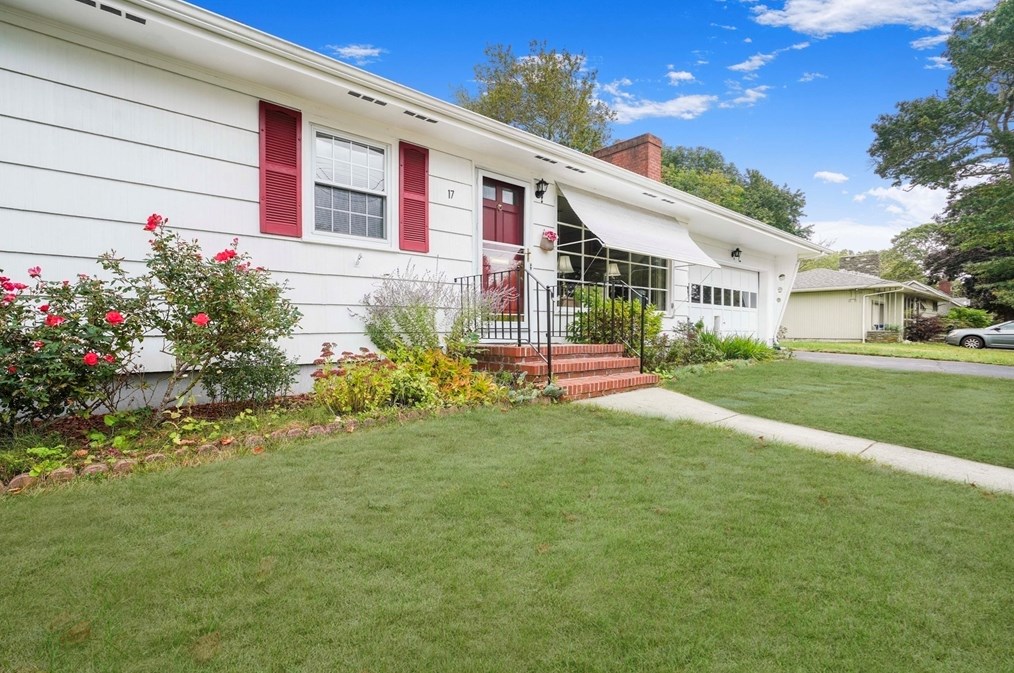 17 Evergreen St, Fairhaven, MA 02719