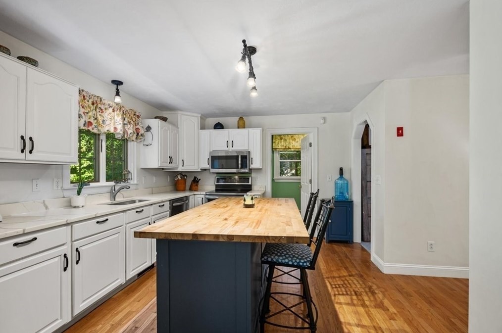 87 Clark Rd, Holland, MA 01518 exterior