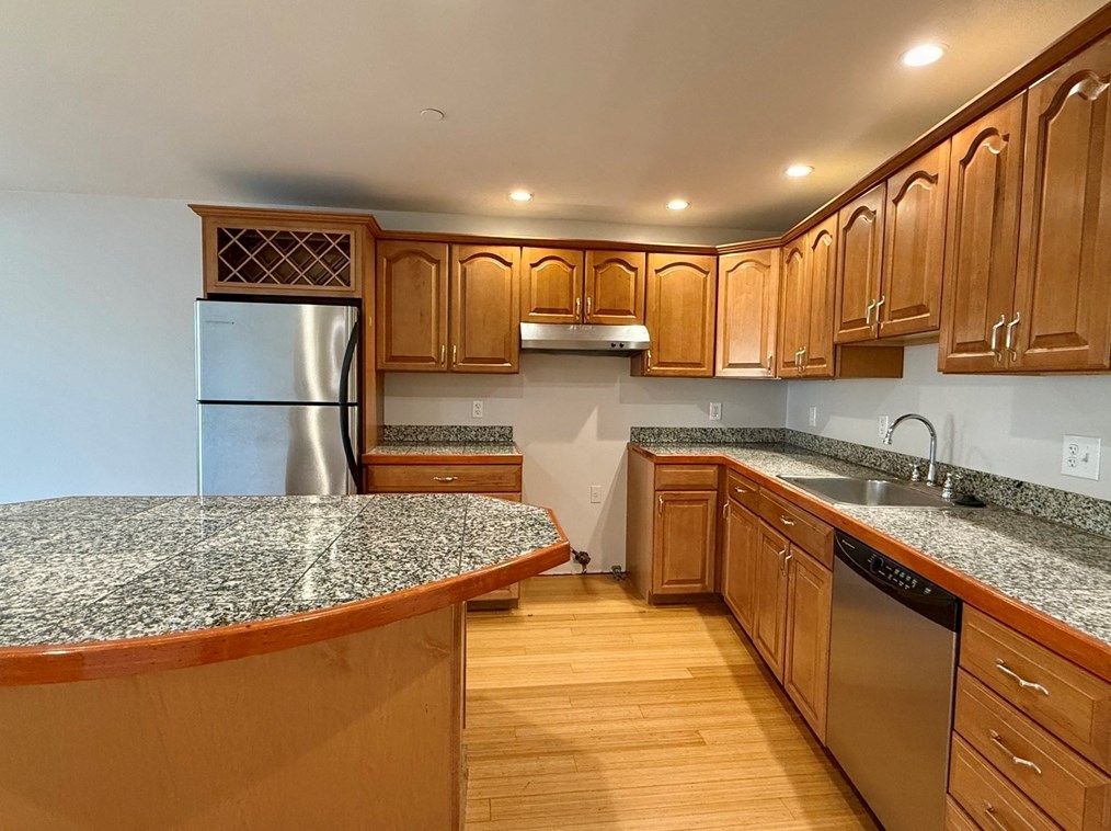 409 Main St, Woburn, MA 01801 exterior