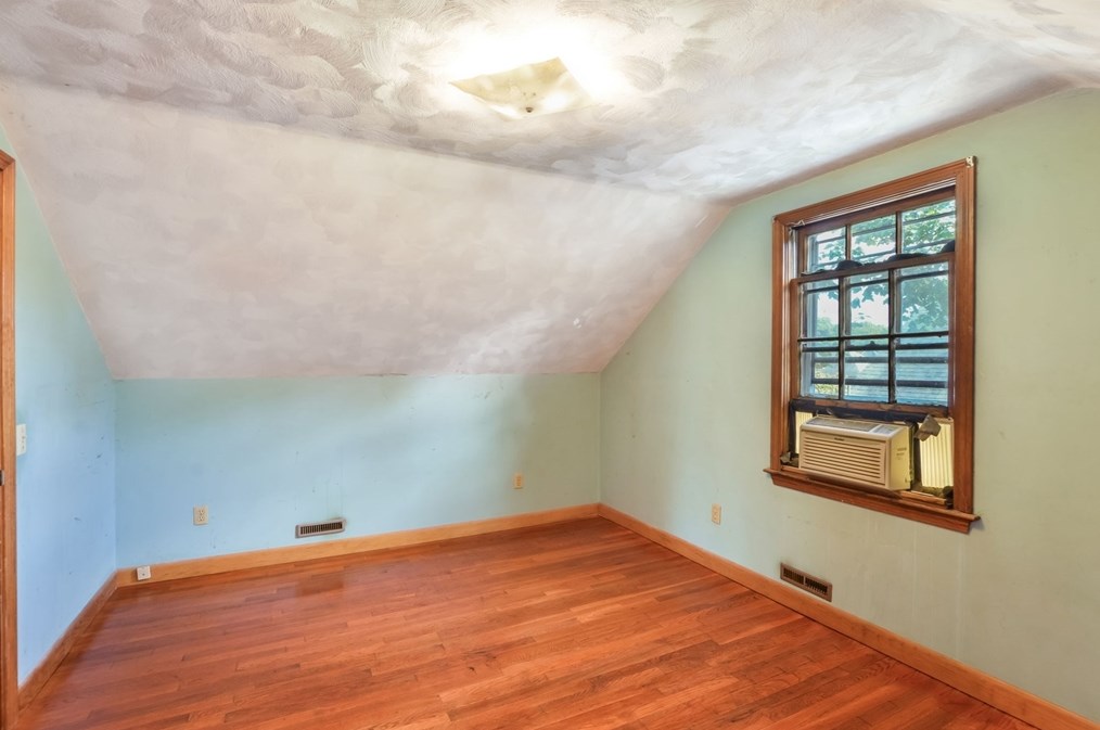 234 Pne Grv St, New Bedford MA 02745-2615 exterior