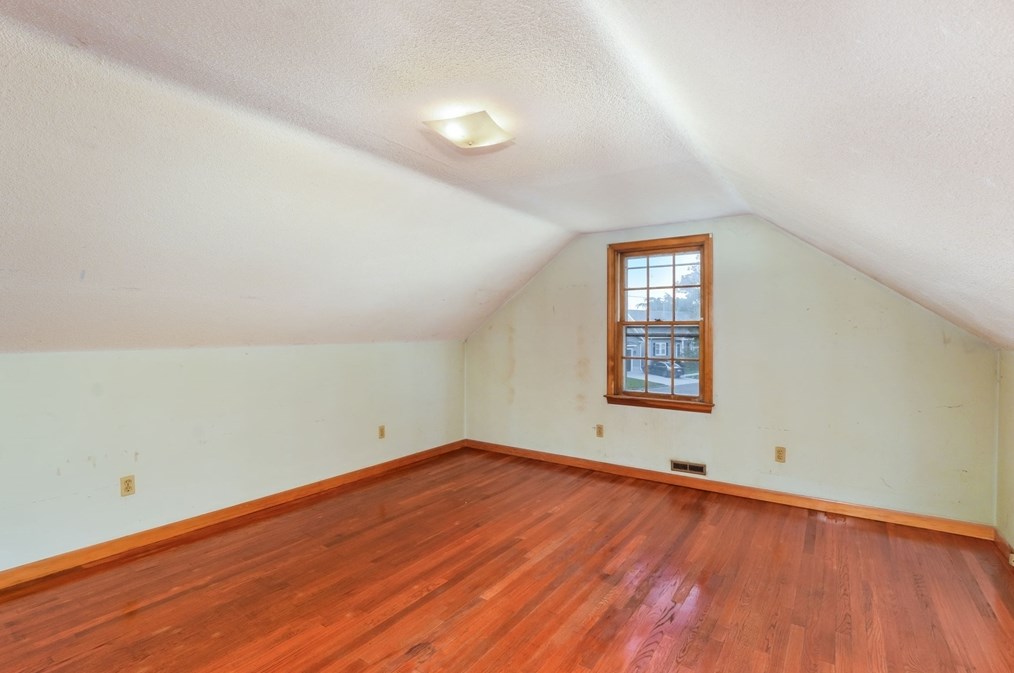 234 Pne Grv St, New Bedford MA 02745-2615 exterior