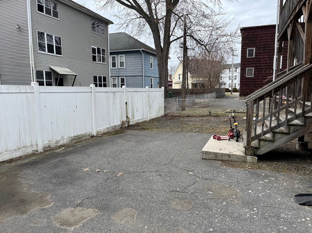 21 Nassau St #3l, Chicopee, MA 01013