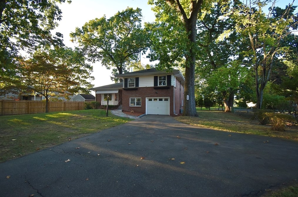 442 Prospect St, Chicopee MA 01013-4047 exterior