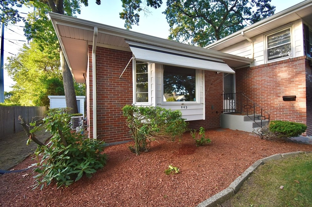 442 Prospect St, Chicopee MA 01013-4047 exterior