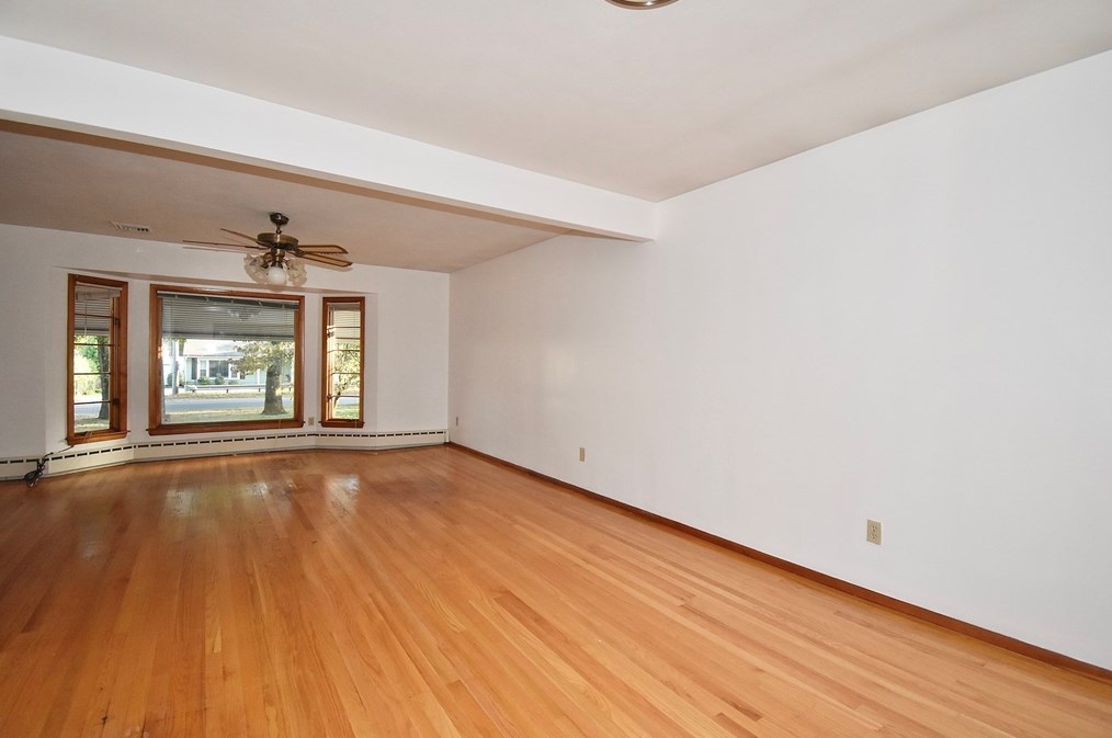 442 Prospect St, Chicopee MA 01013-4047 exterior