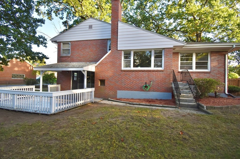 442 Prospect St, Chicopee MA 01013-4047 exterior
