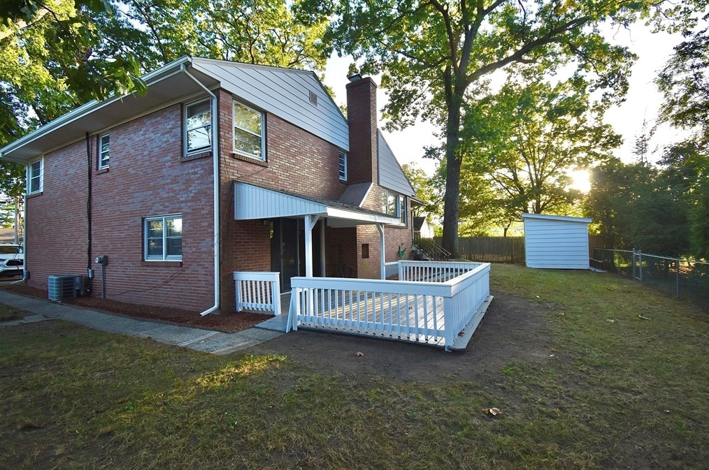 442 Prospect St, Chicopee MA 01013-4047 exterior