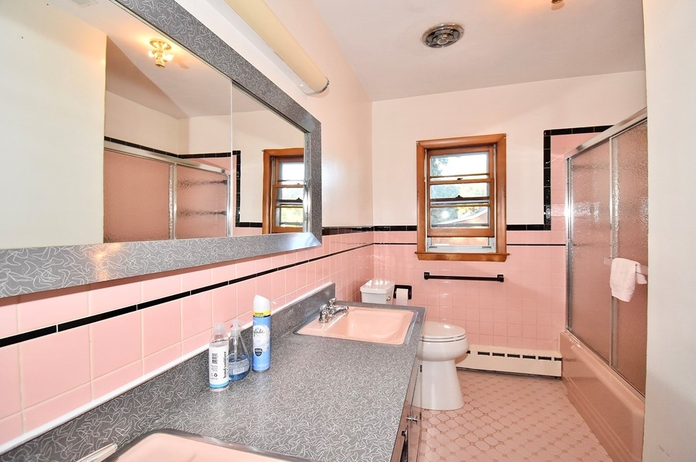 442 Prospect St, Chicopee MA 01013-4047 exterior