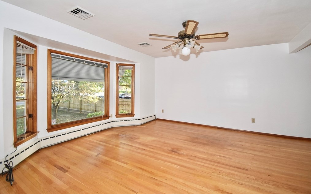 442 Prospect St, Chicopee MA 01013-4047 exterior