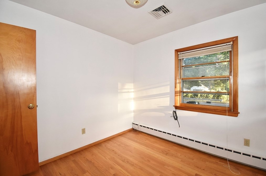 442 Prospect St, Chicopee MA 01013-4047 exterior