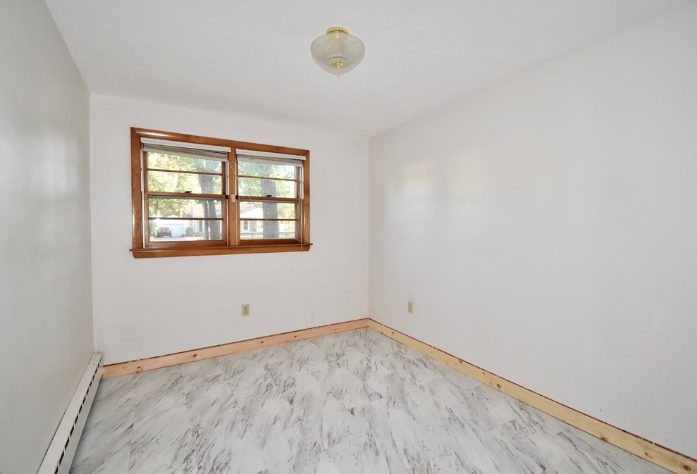 442 Prospect St, Chicopee MA 01013-4047 exterior