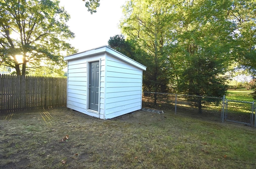 442 Prospect St, Chicopee MA 01013-4047 exterior