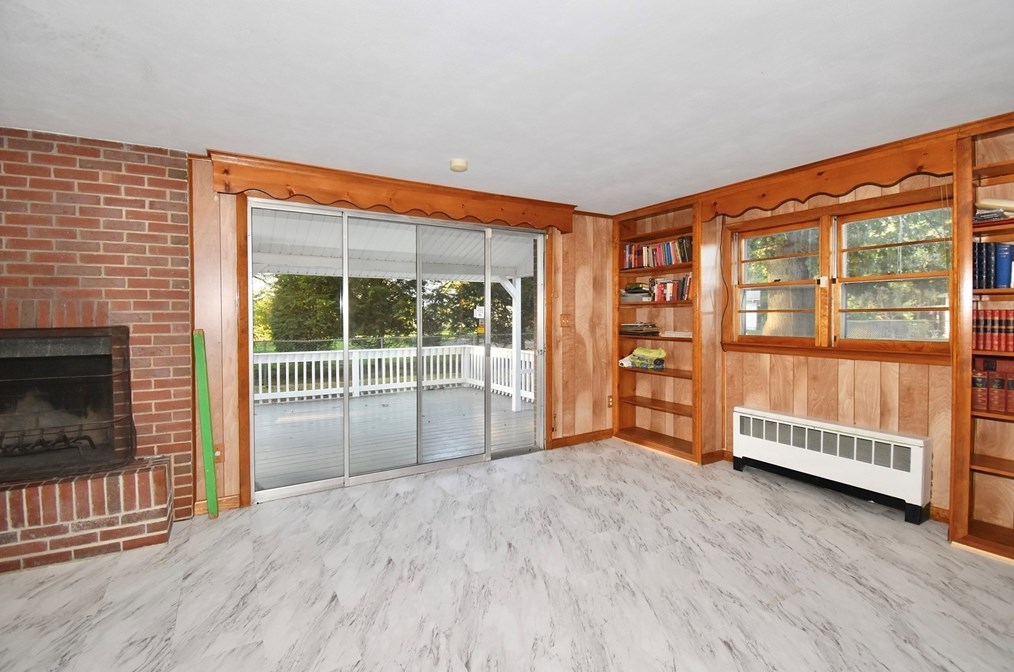 442 Prospect St, Chicopee MA 01013-4047 exterior