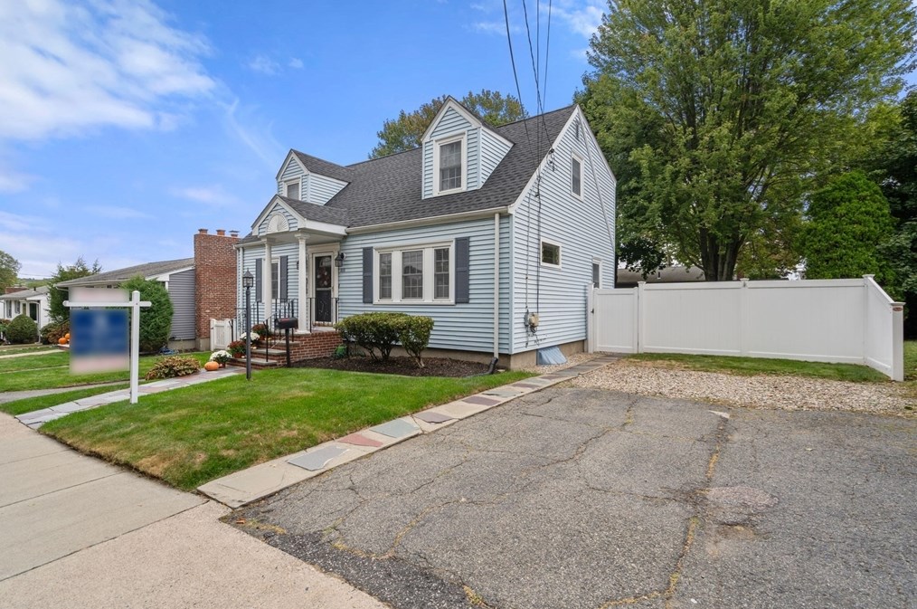 108 Webster St, Watertown, MA 02472
