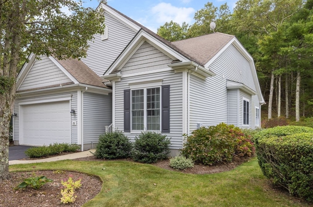 75 Champlain Cir, Plymouth, MA 02360