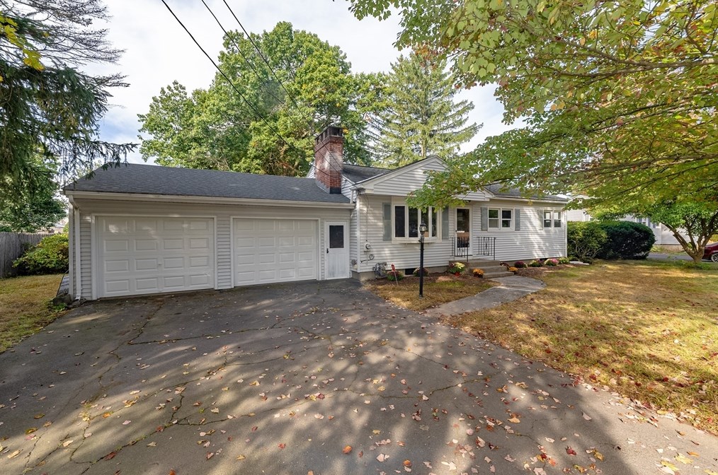251 Southwick Rd, Montgomery, MA 01085