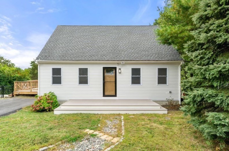 85 Alewife Rd, Plymouth, MA 02360-2209