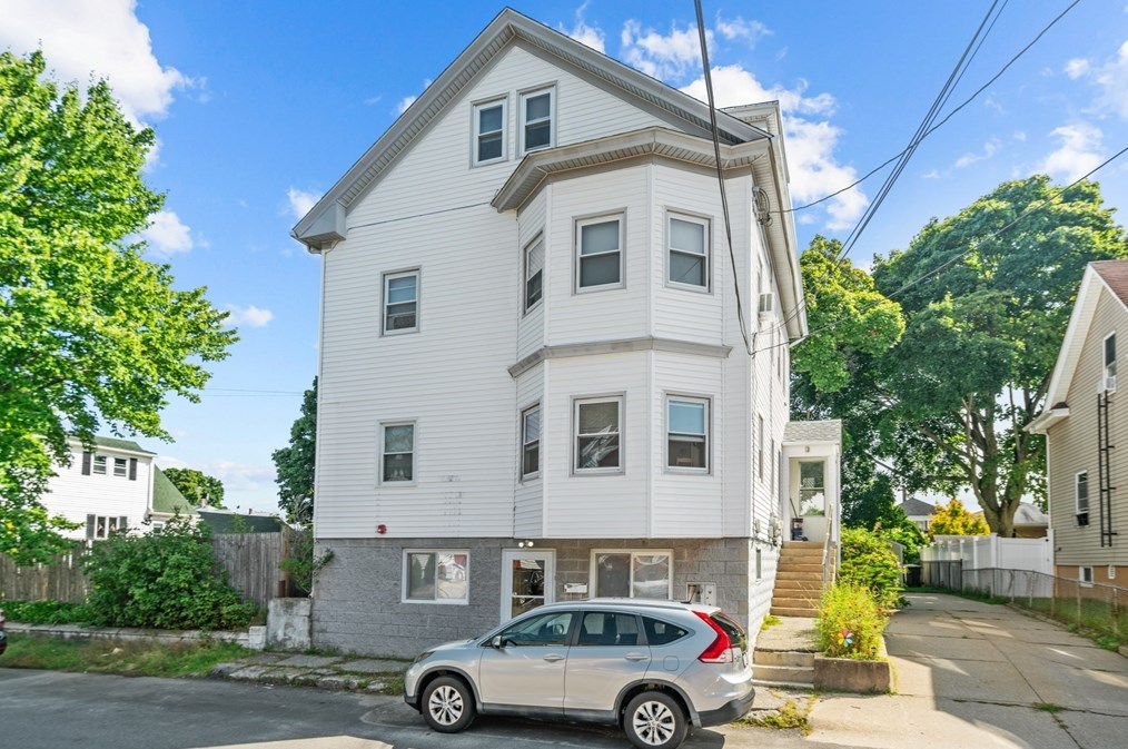13 Dickinson Ave, North Providence, RI 02904