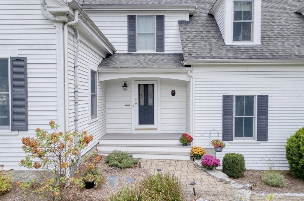 302 Pleasant St, Weymouth MA 02190-2621 exterior