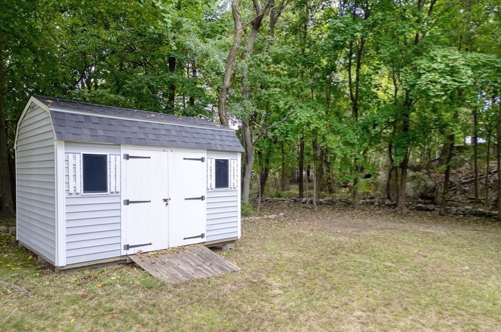 302 Pleasant St, Weymouth MA 02190-2621 exterior