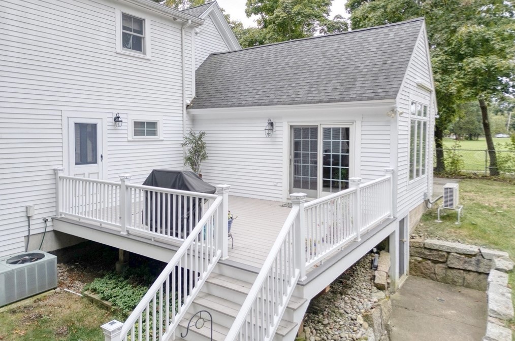 302 Pleasant St, Weymouth MA 02190-2621 exterior