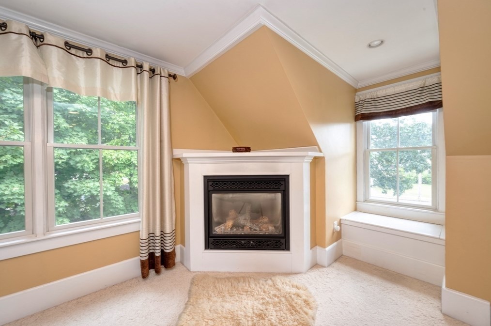 302 Pleasant St, Weymouth MA 02190-2621 exterior