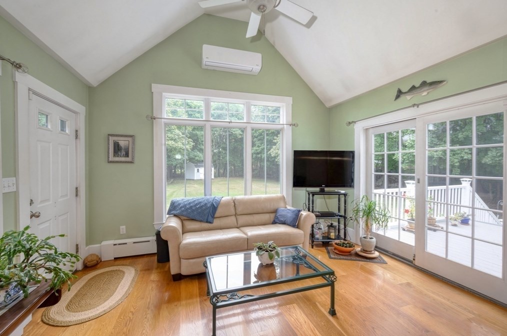 302 Pleasant St, Weymouth MA 02190-2621 exterior