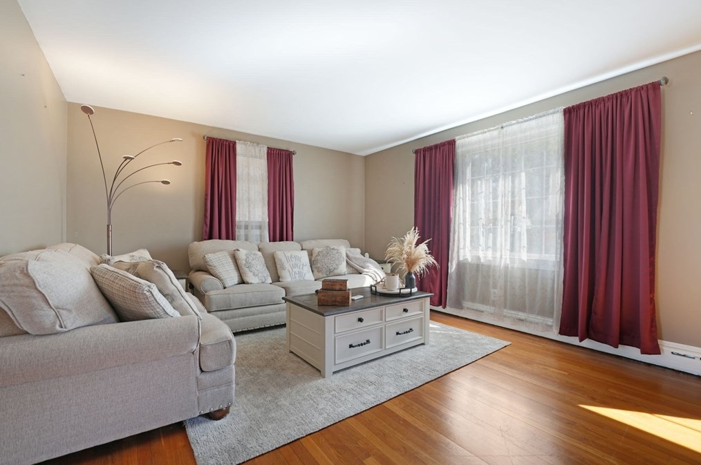 55 Lexington Ave, Dartmouth MA 02747-3407 exterior