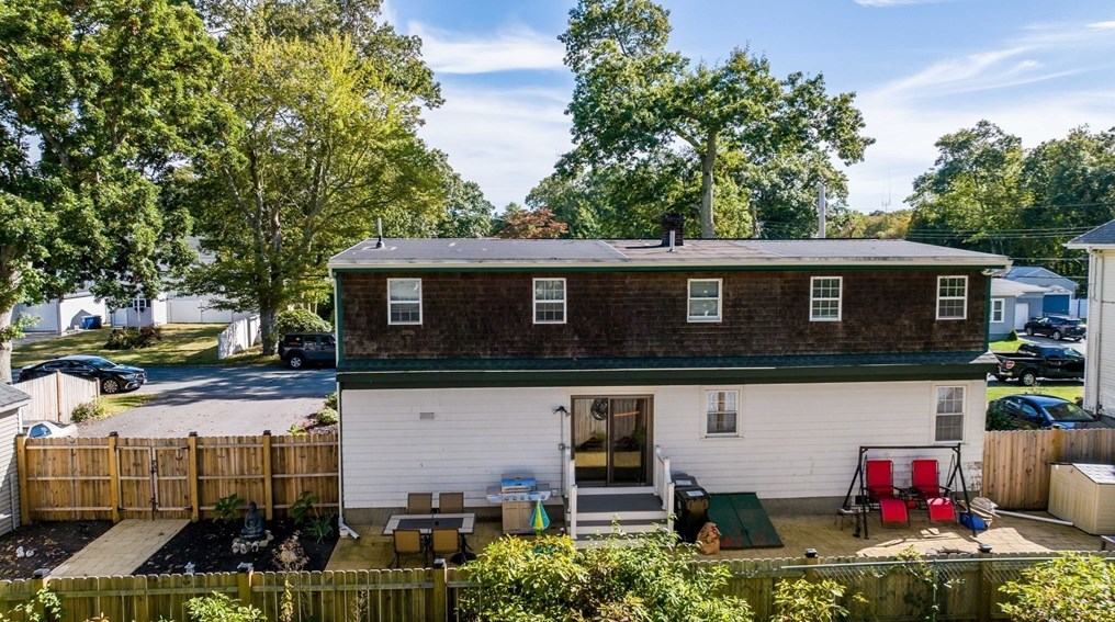 55 Lexington Ave, Dartmouth MA 02747-3407 exterior