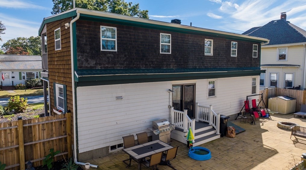 55 Lexington Ave, Dartmouth MA 02747-3407 exterior