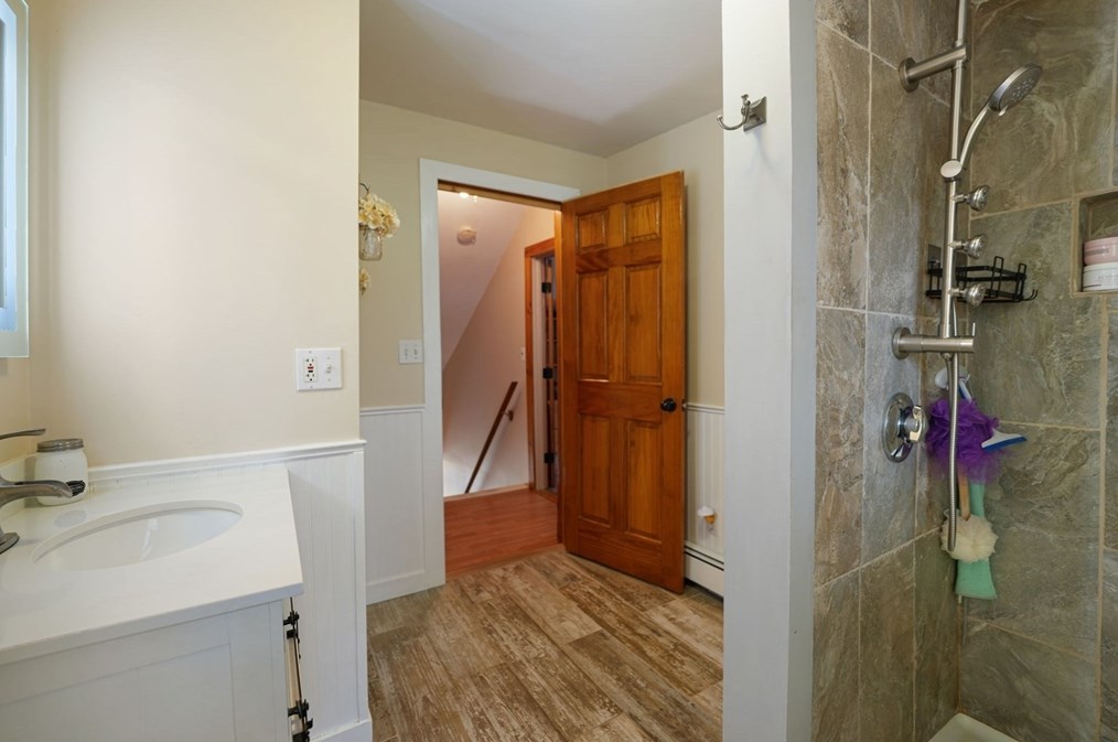 55 Lexington Ave, Dartmouth MA 02747-3407 exterior