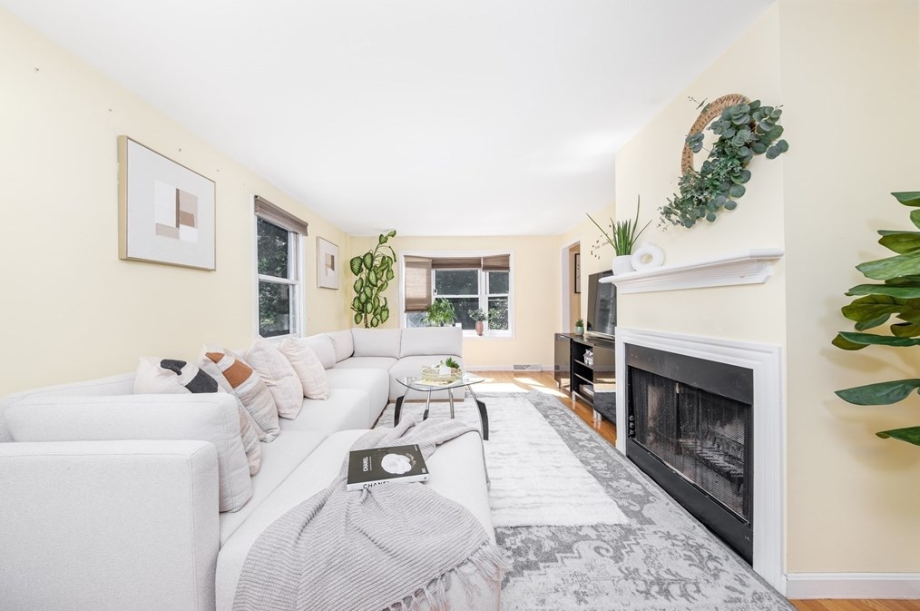 166 Mill Rd, Chelmsford, MA 01824 exterior
