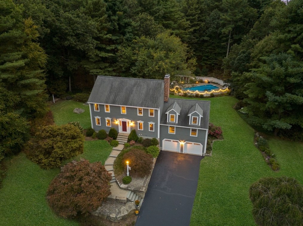 83 Brookside Dr, Uxbridge, MA 01569