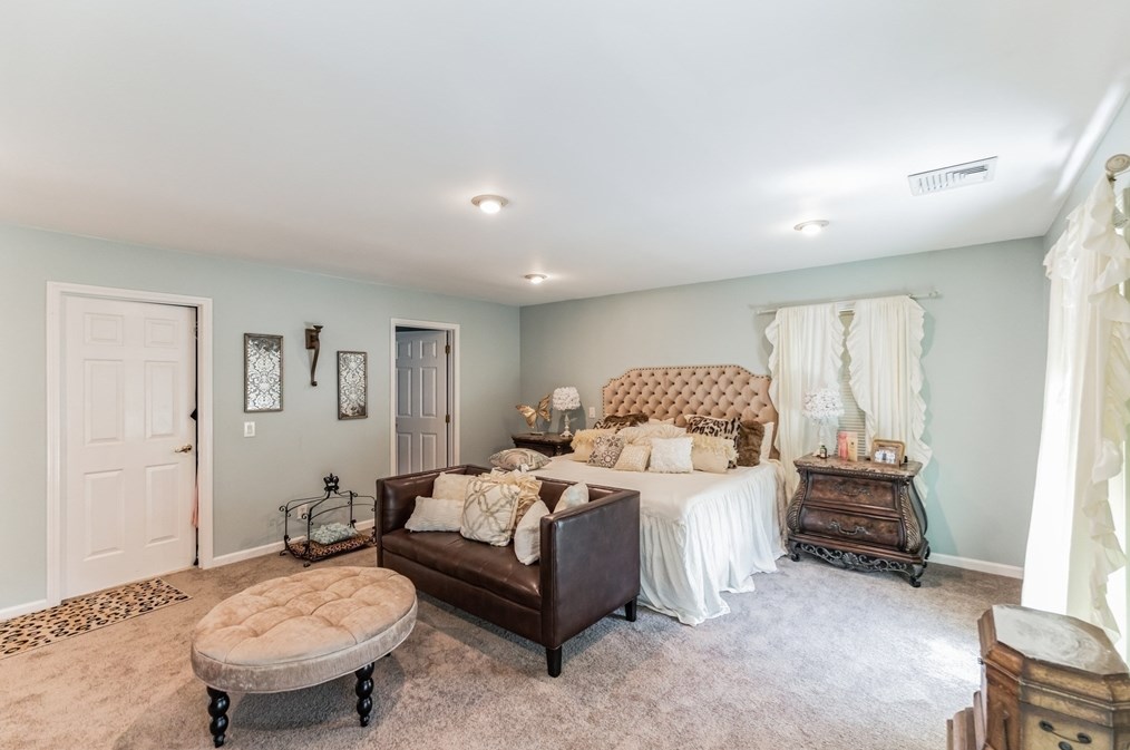 1 Aster Ln, Dartmouth MA 02748-1785 exterior