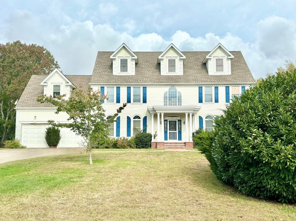 1 Aster Ln, Dartmouth MA 02748-1785 exterior