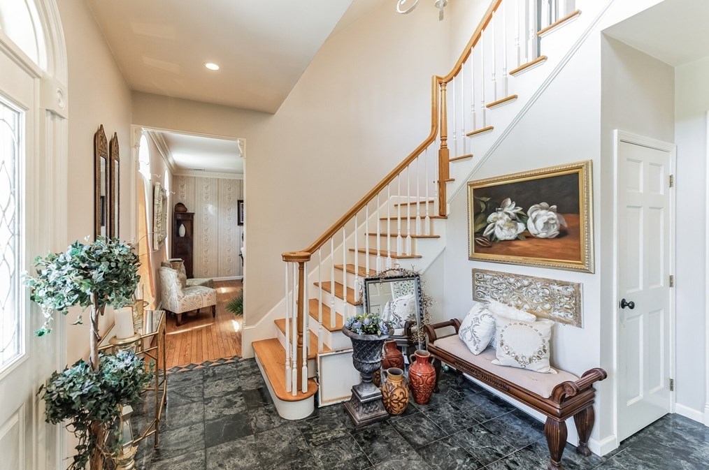 1 Aster Ln, Dartmouth MA 02748-1785 exterior