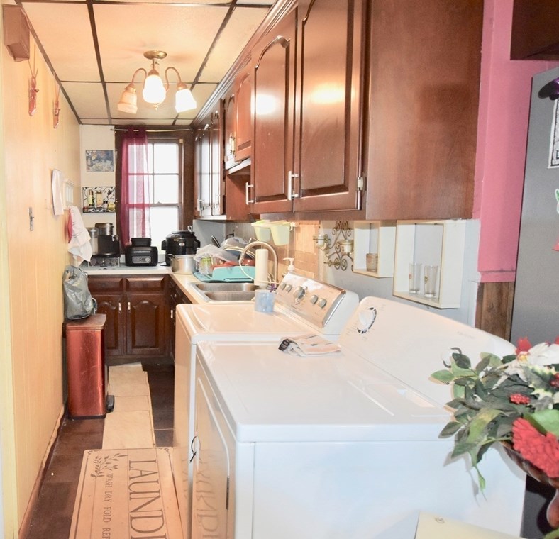 36 Plantation St, Worcester MA 01604-4756 exterior