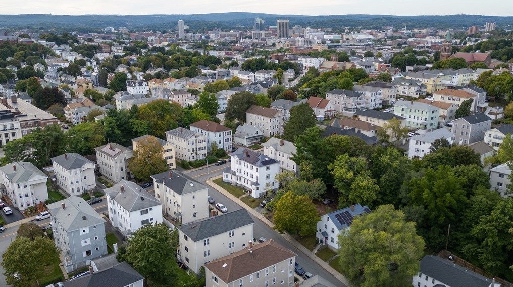 36 Plantation St, Worcester MA 01604-4756 exterior