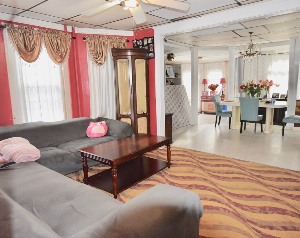 36 Plantation St, Worcester MA 01604-4756 exterior