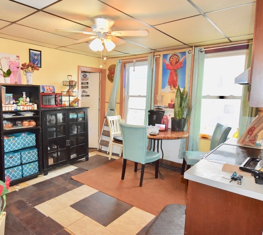 36 Plantation St, Worcester MA 01604-4756 exterior