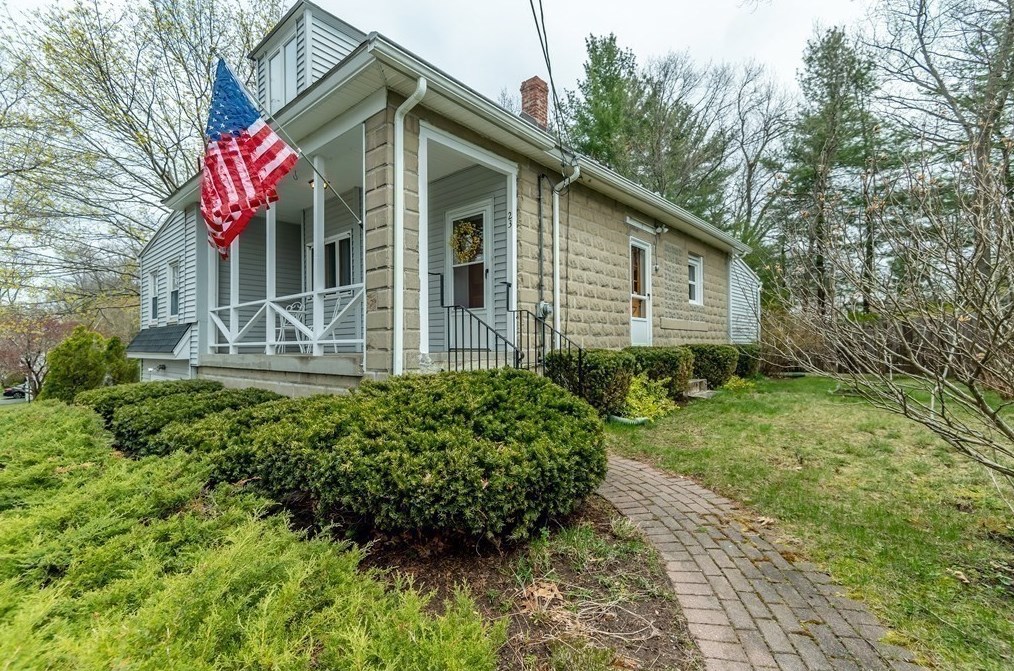 23 Evergreen St, Chelmsford, MA 01824