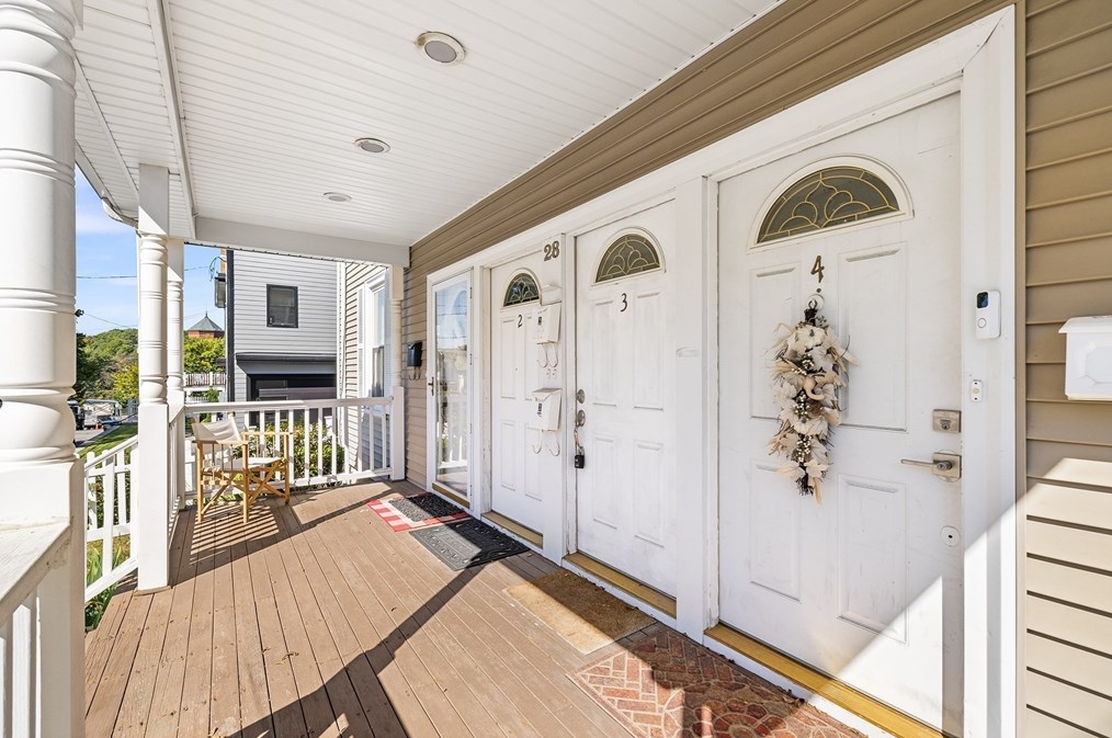 28 Robbins St, Waltham, MA 02453 exterior