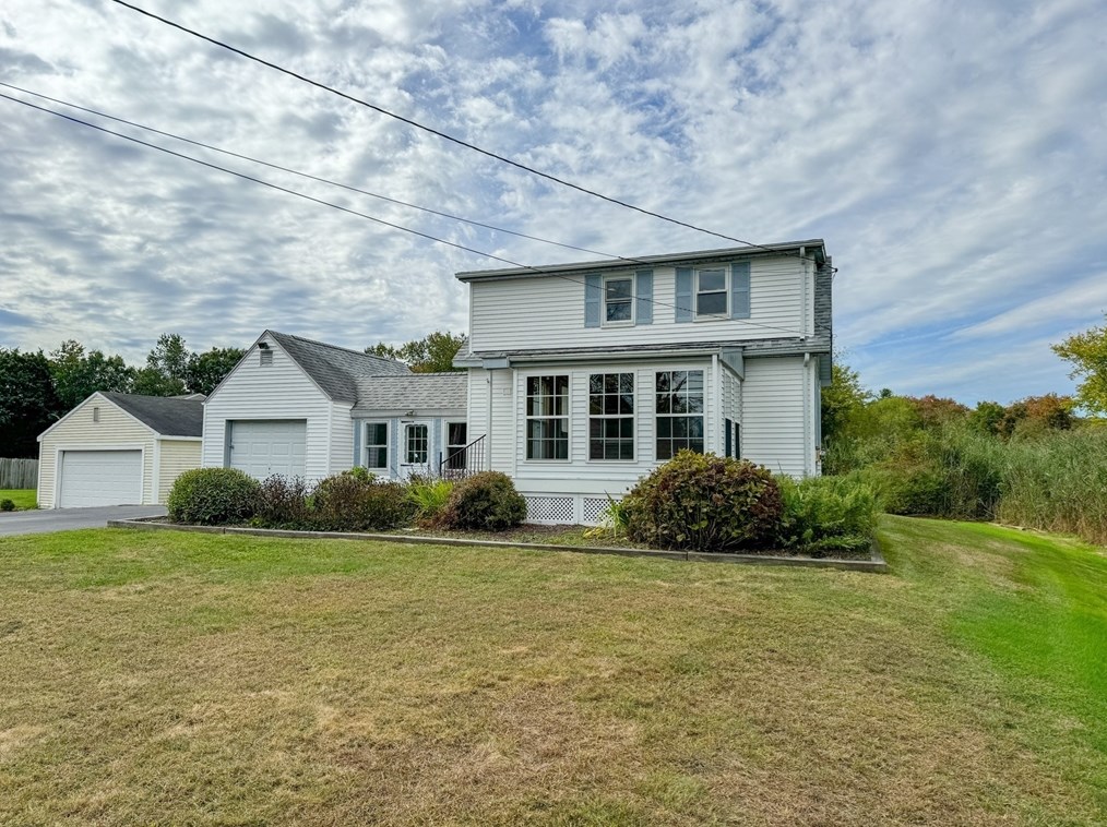 47 Barneyville Rd, Swansea, MA 02777-3301