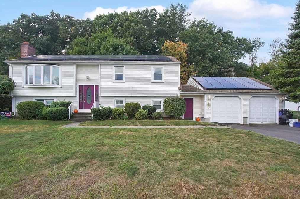 21 Fernwood Dr, Agawam, MA 01001